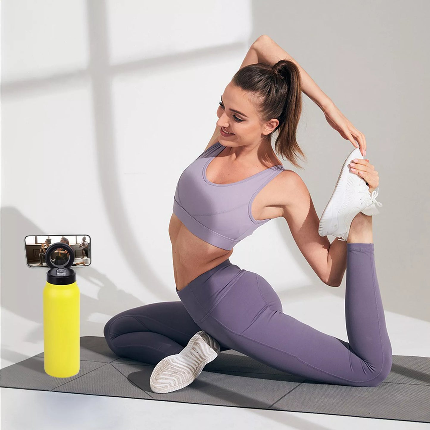 Smartphone Tripod Water Bottle – MagSafe Compatible with Gym Bottle
